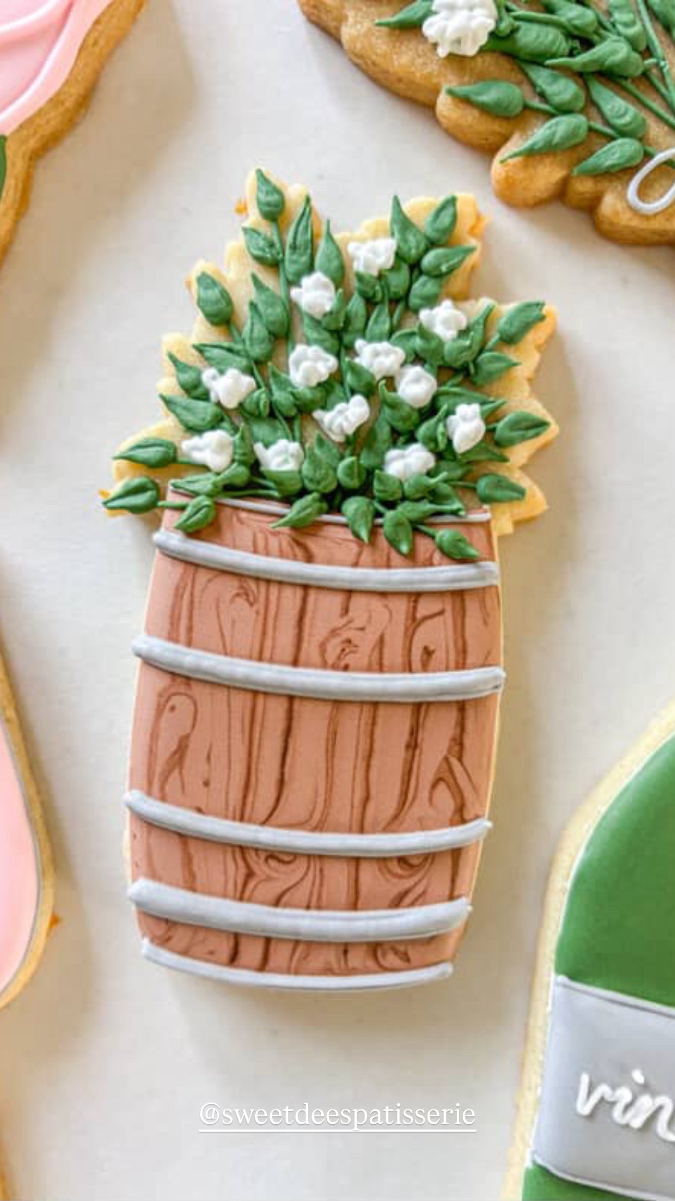 Barrel cookie cutter (sweetdeespatisserie)