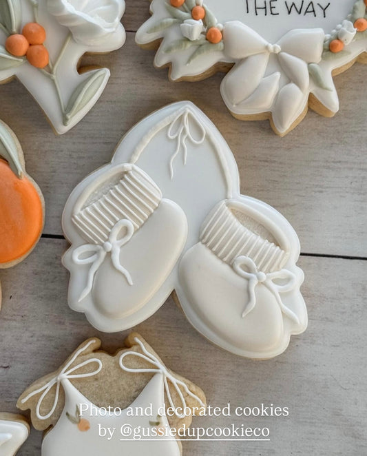 Baby booties cookie cutter (Gussiedupcookieco)