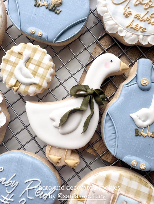 Goose with bow cookie cutter