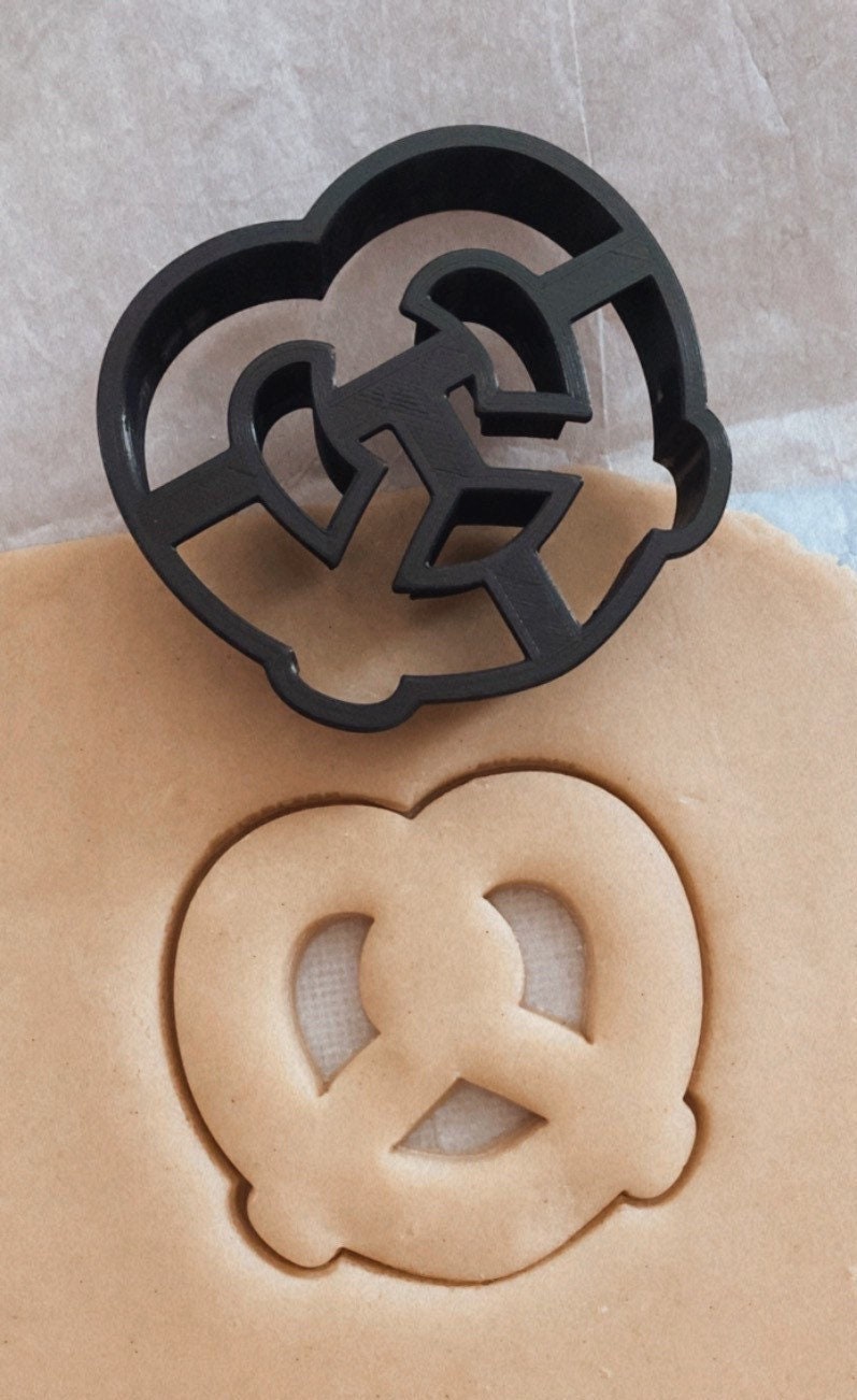 Pretzel (with cut out / without) cookie cutter