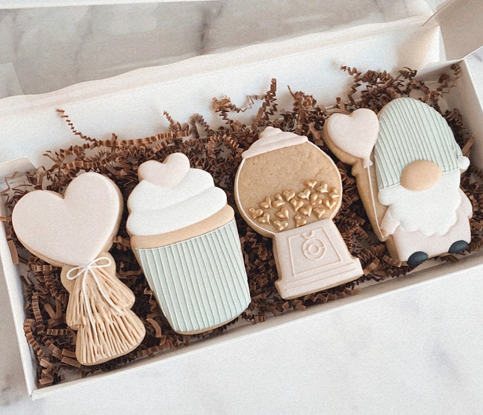 Heart balloon cookie cutter