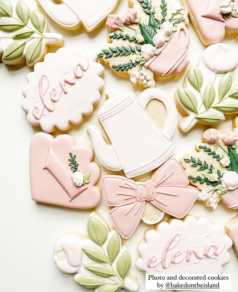 Scalloped triangle cookie cutter