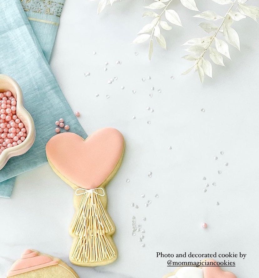 Heart balloon cookie cutter