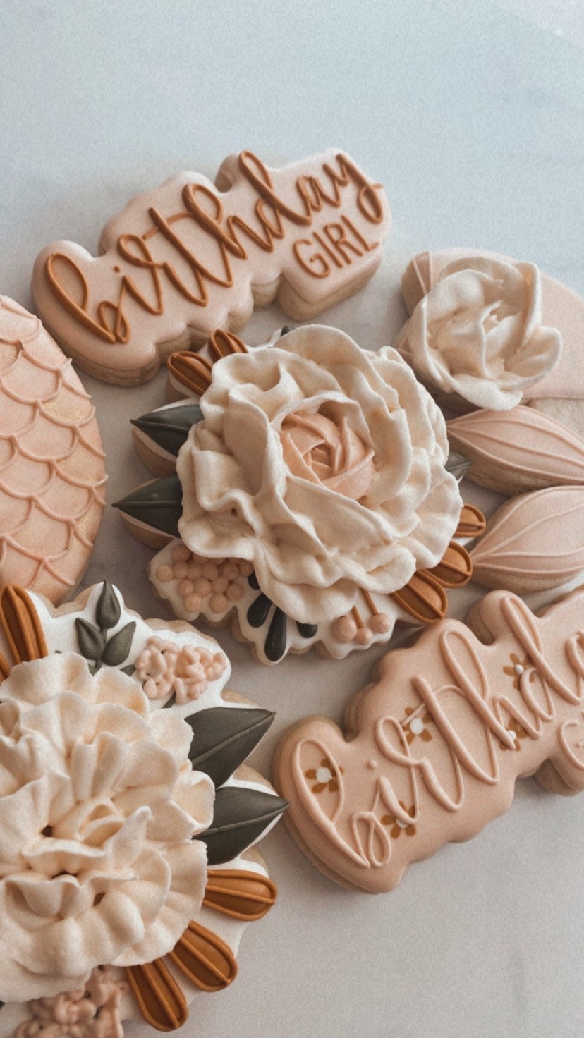 Flower cluster cookie cutter