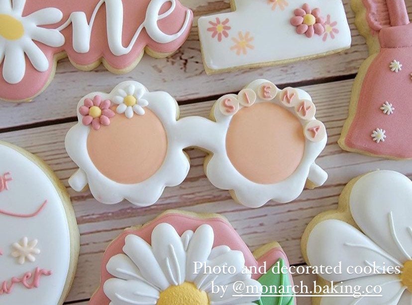 Scalloped Sunglasses cookie cutter
