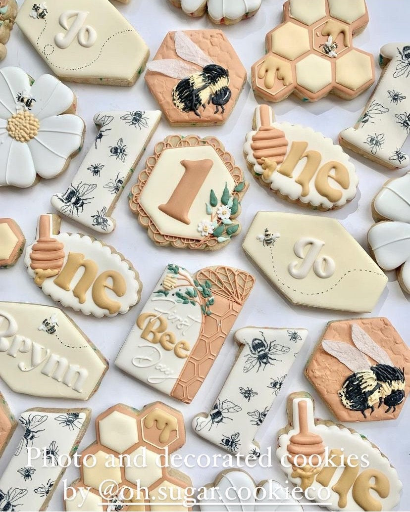 Double half arches cookie cutter