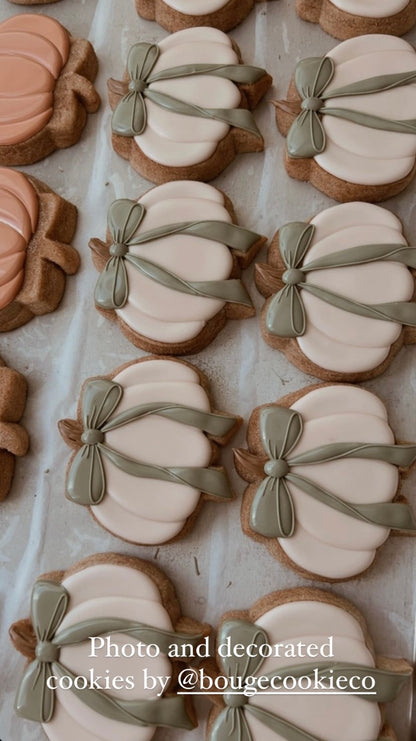 Pumpkin with bow cookie cutter (Bougecookieco)