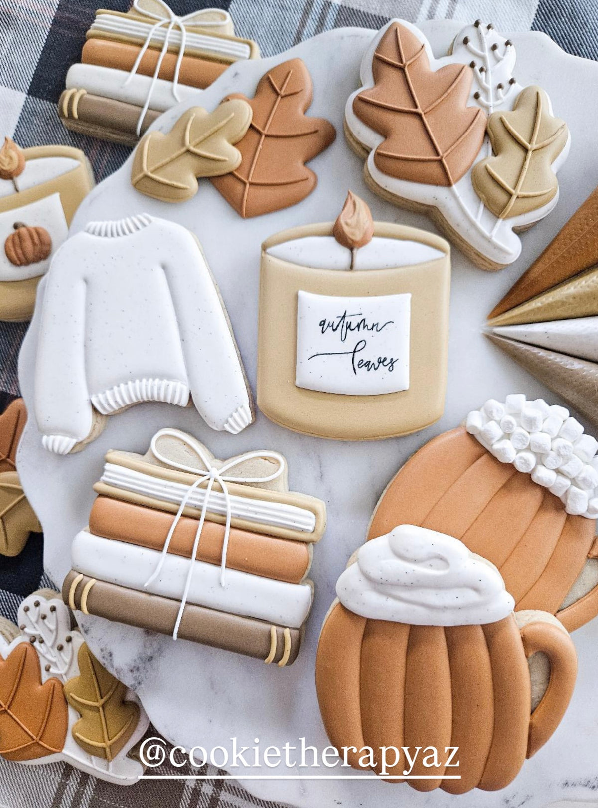 Stacked books with bow no. 1 cookie cutter