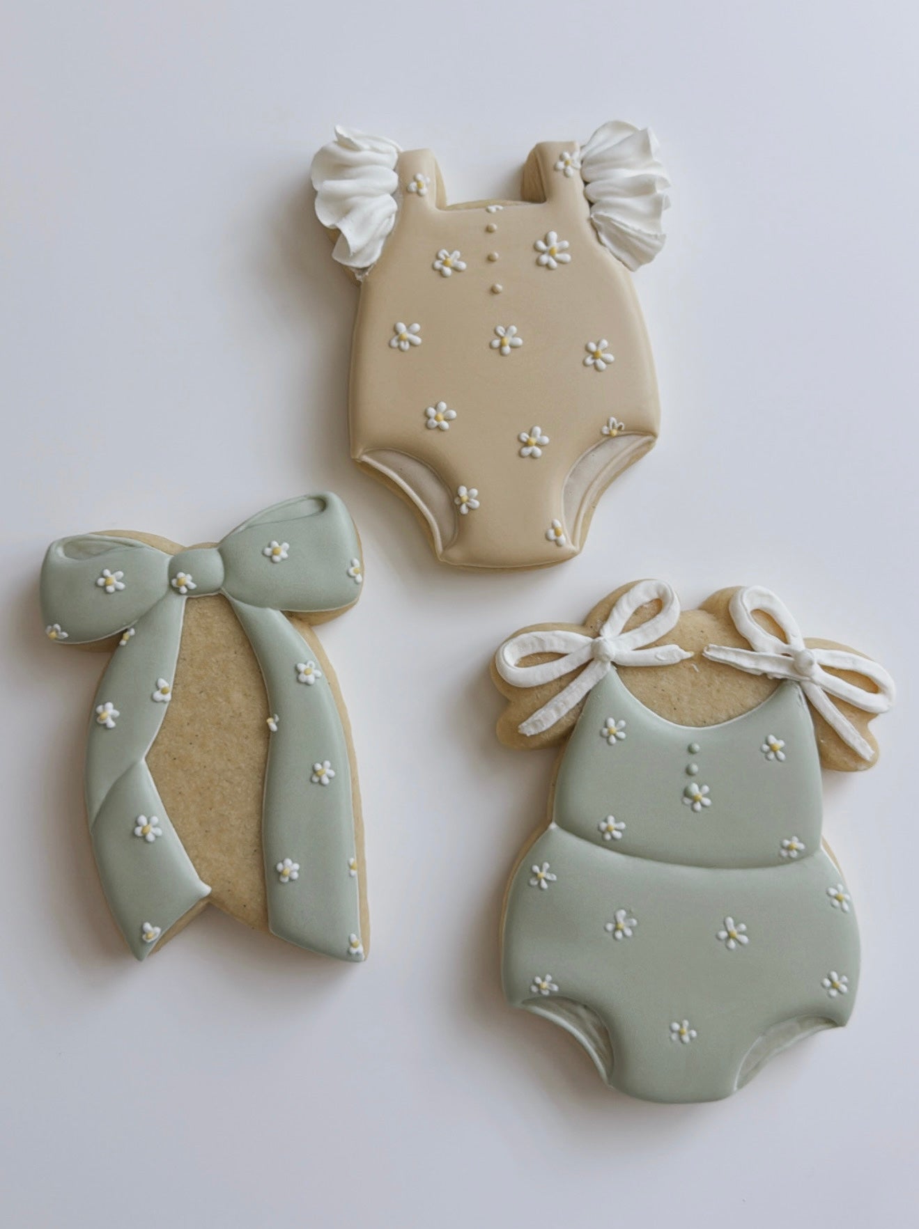 Baby ruffle outfit no. 4 cookie cutter
