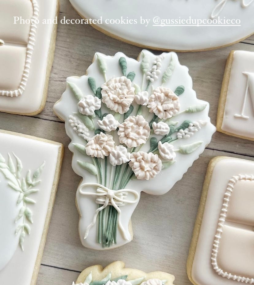 Floral bouquet with bow cookie cutter (Gussiedupcookieco)