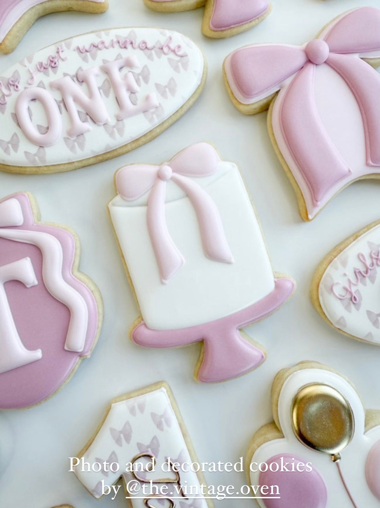 Cake with bow cookie cutter