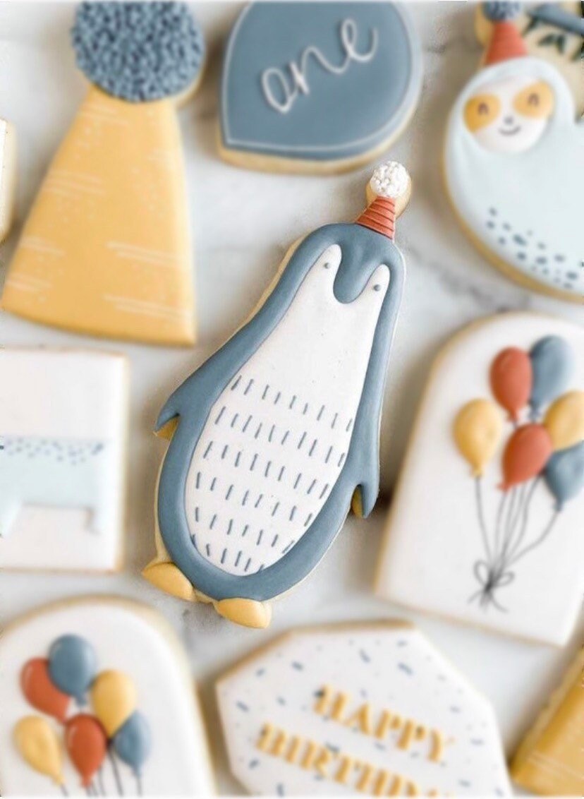 Penguin no. 2 cookie cutter (Linen & Gray)