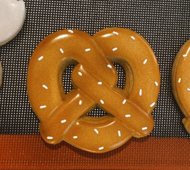 Pretzel (with cut out / without) cookie cutter